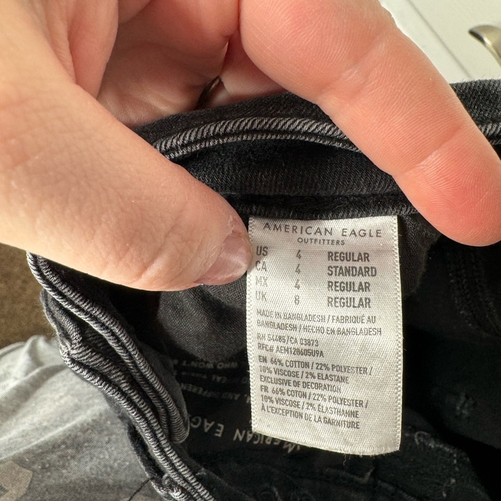 AMERICAN EAGLE Next Level Stretch Skinny Raw Hem Distressed Black Denim Size 4R - Picture 6 of 7